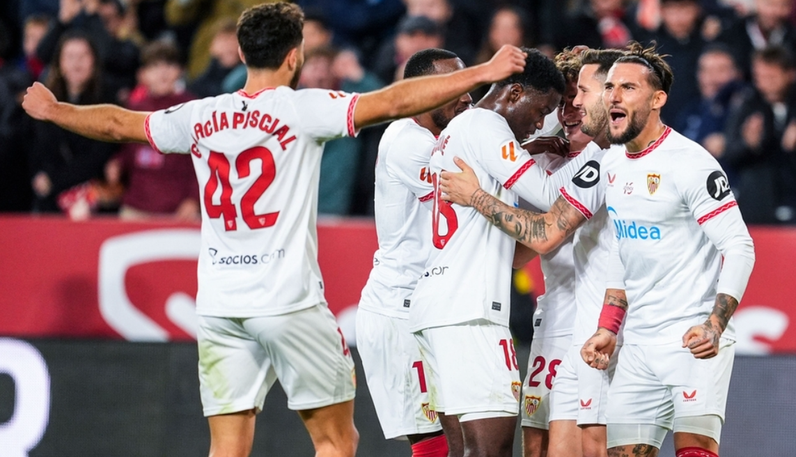 西甲赛程吃紧,纽卡斯尔集结日迎来里程碑,气氛紧张,团队化学反应显著 西甲赛程吃紧,纽卡斯尔集结日迎来里程碑,气氛紧张,团队化学反应显著