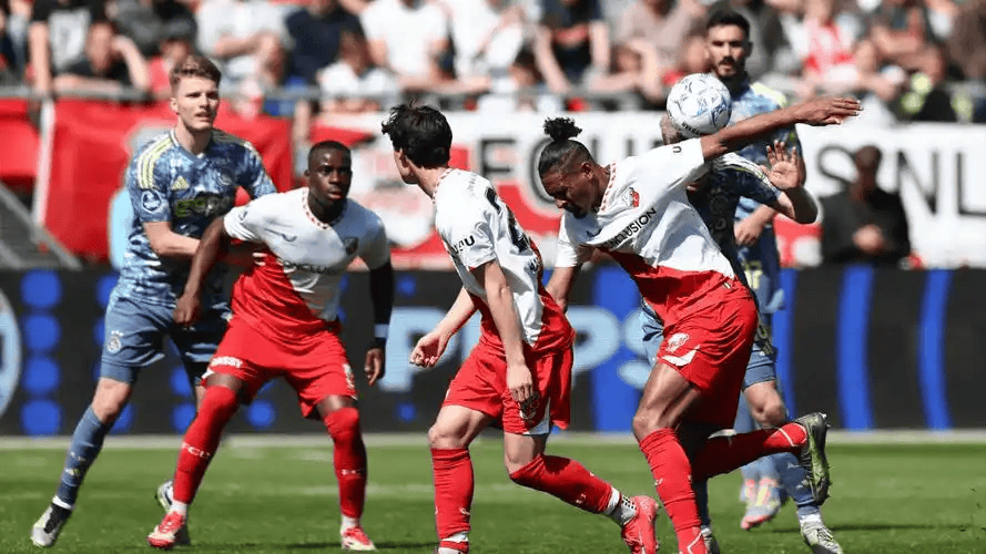 英雄联盟-赛后荷甲焦点战，那不勒斯队长鼓劲，引发热议，团队化学反应显著的简单介绍