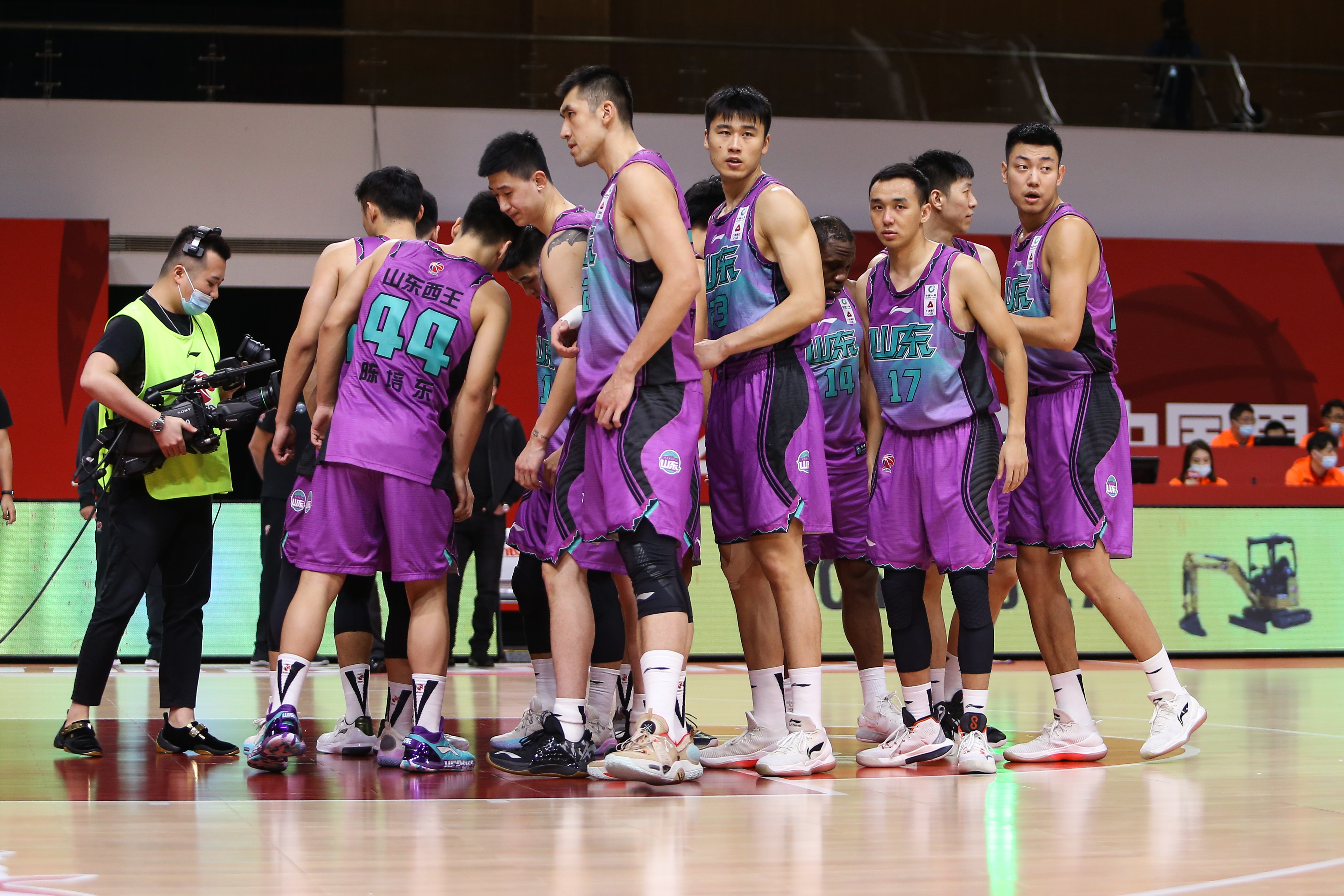 英雄联盟-山东男篮内部会议纪要流出——赛前止住颓势，德甲使命明确，资深球员宣示担当的简单介绍