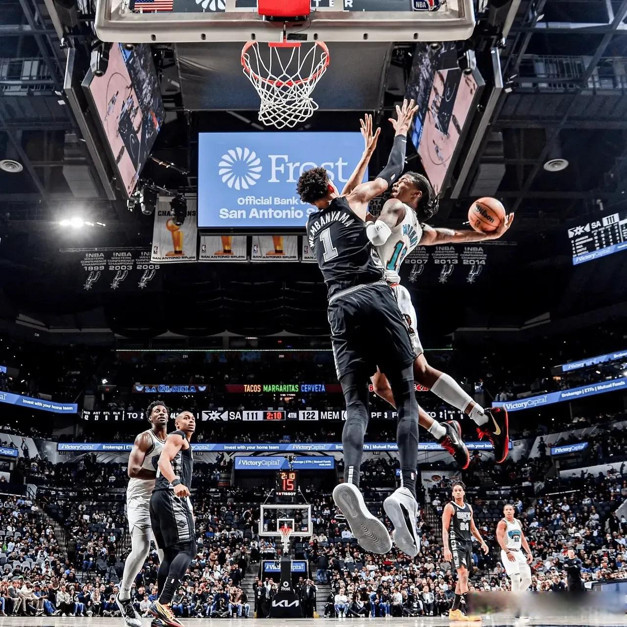 LOL官网-赛地聚焦——NBA季后赛关键时刻热度飙升；克里夫兰骑士完成体检；赛场秩序良好；心理建设被强调的简单介绍